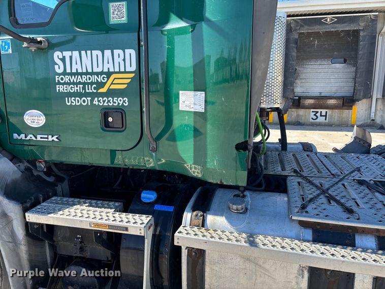 image for item FG1080 2016 Mack CXU613 semi truck