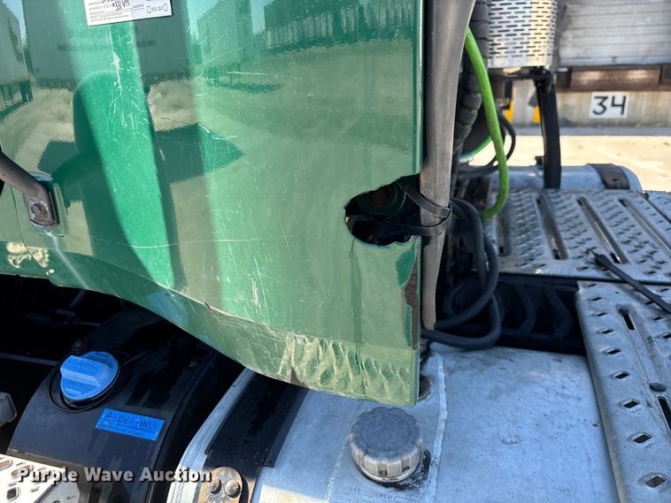 image for item FG1080 2016 Mack CXU613 semi truck