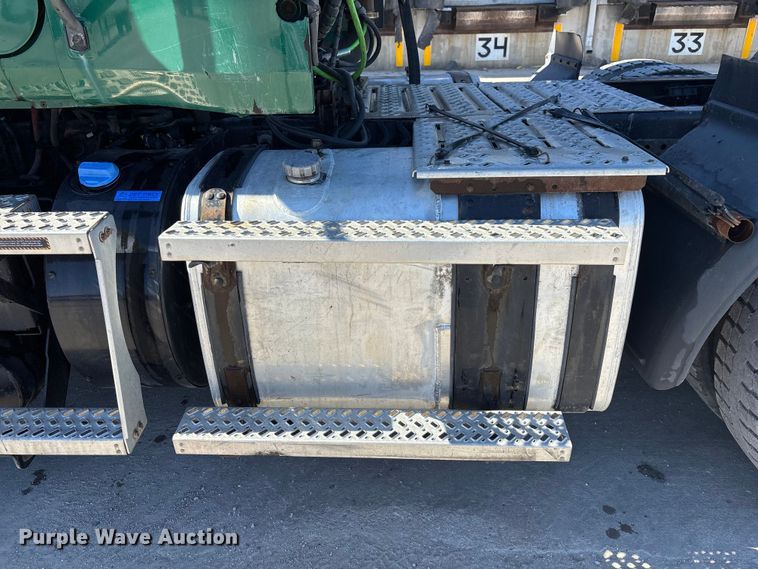 image for item FG1080 2016 Mack CXU613 semi truck