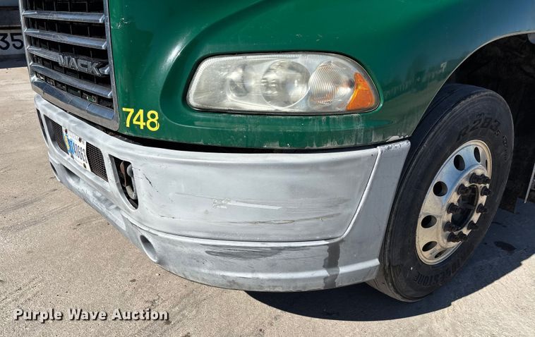 image for item FG1080 2016 Mack CXU613 semi truck