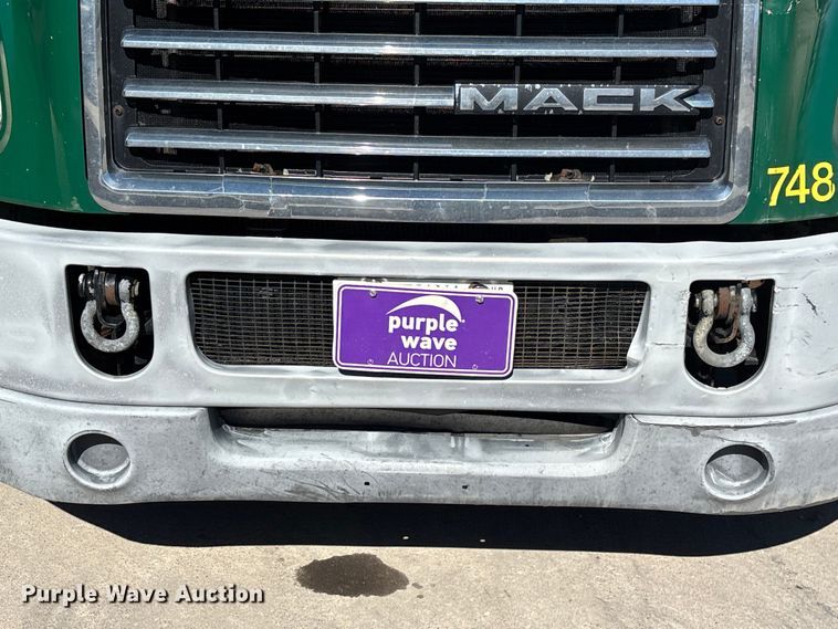 image for item FG1080 2016 Mack CXU613 semi truck