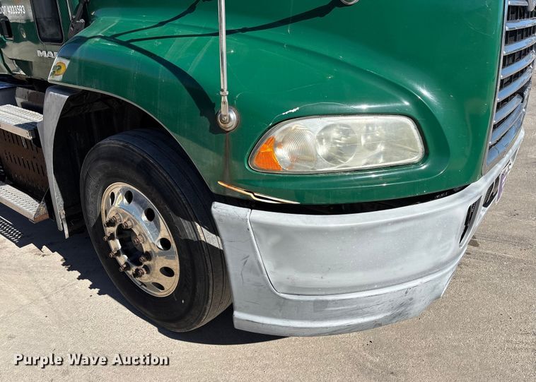 image for item FG1080 2016 Mack CXU613 semi truck