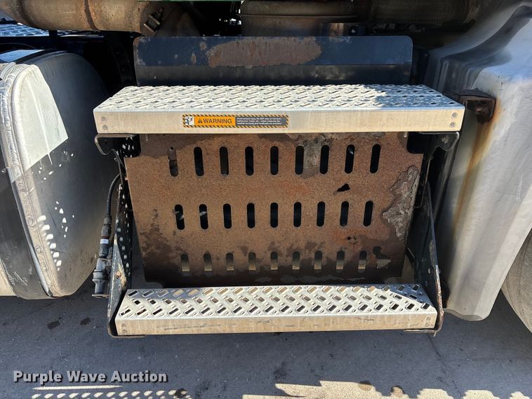 image for item FG1080 2016 Mack CXU613 semi truck