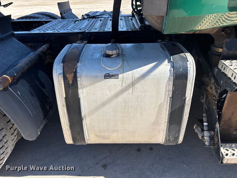 image for item FG1080 2016 Mack CXU613 semi truck