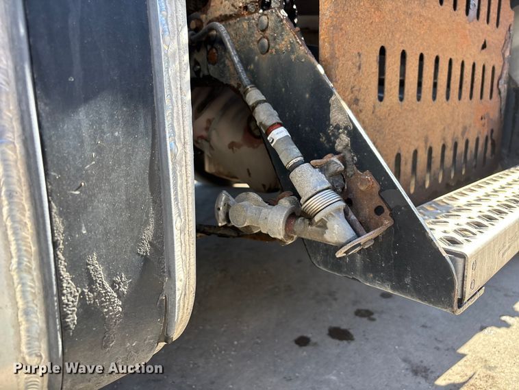 image for item FG1080 2016 Mack CXU613 semi truck