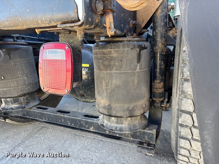 image for item FG1080 2016 Mack CXU613 semi truck