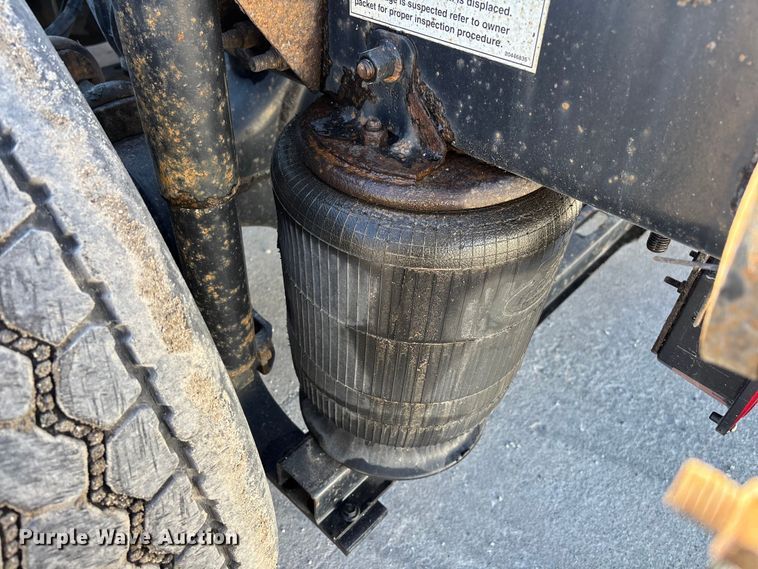 image for item FG1080 2016 Mack CXU613 semi truck