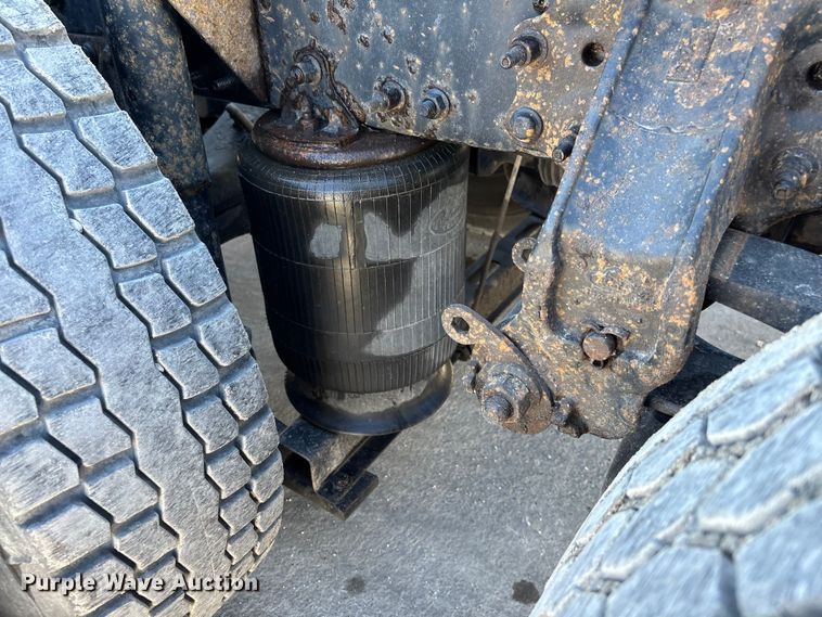 image for item FG1080 2016 Mack CXU613 semi truck