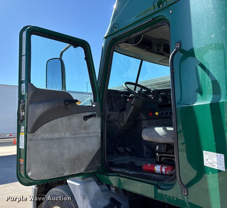 image for item FG1080 2016 Mack CXU613 semi truck