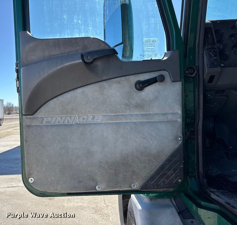 image for item FG1080 2016 Mack CXU613 semi truck