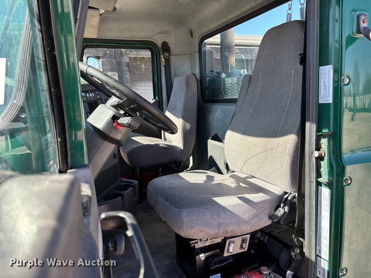 image for item FG1080 2016 Mack CXU613 semi truck