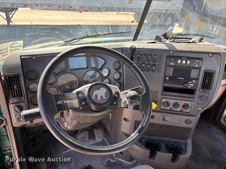 image for item FG1080 2016 Mack CXU613 semi truck