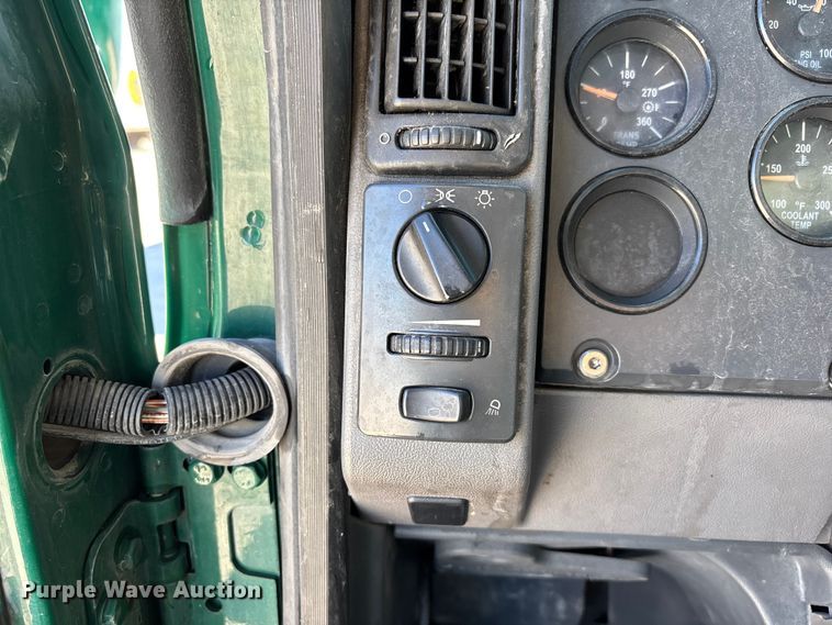 image for item FG1080 2016 Mack CXU613 semi truck