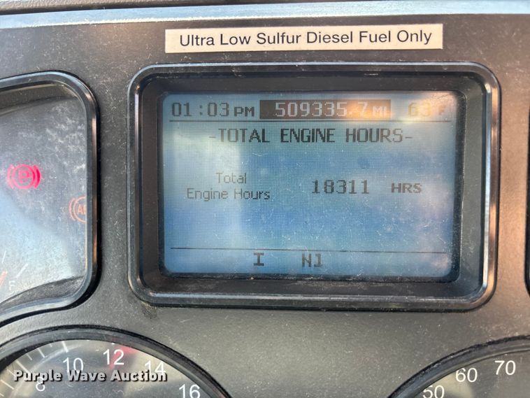 image for item FG1080 2016 Mack CXU613 semi truck