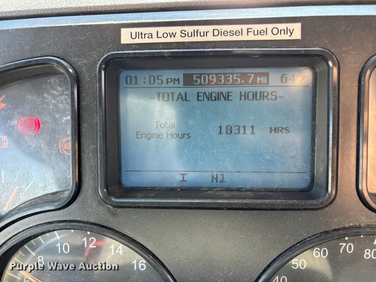 image for item FG1080 2016 Mack CXU613 semi truck