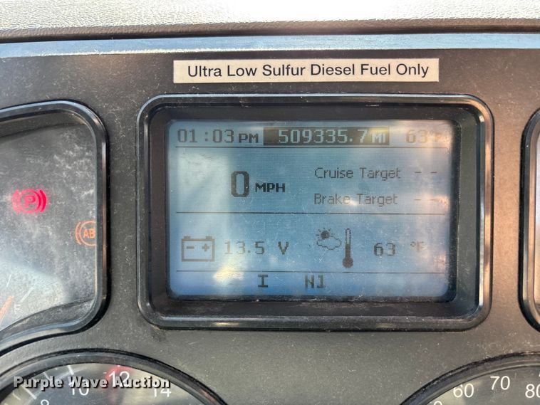 image for item FG1080 2016 Mack CXU613 semi truck