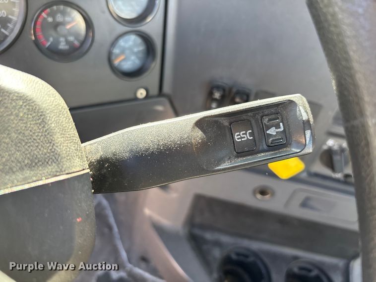 image for item FG1080 2016 Mack CXU613 semi truck