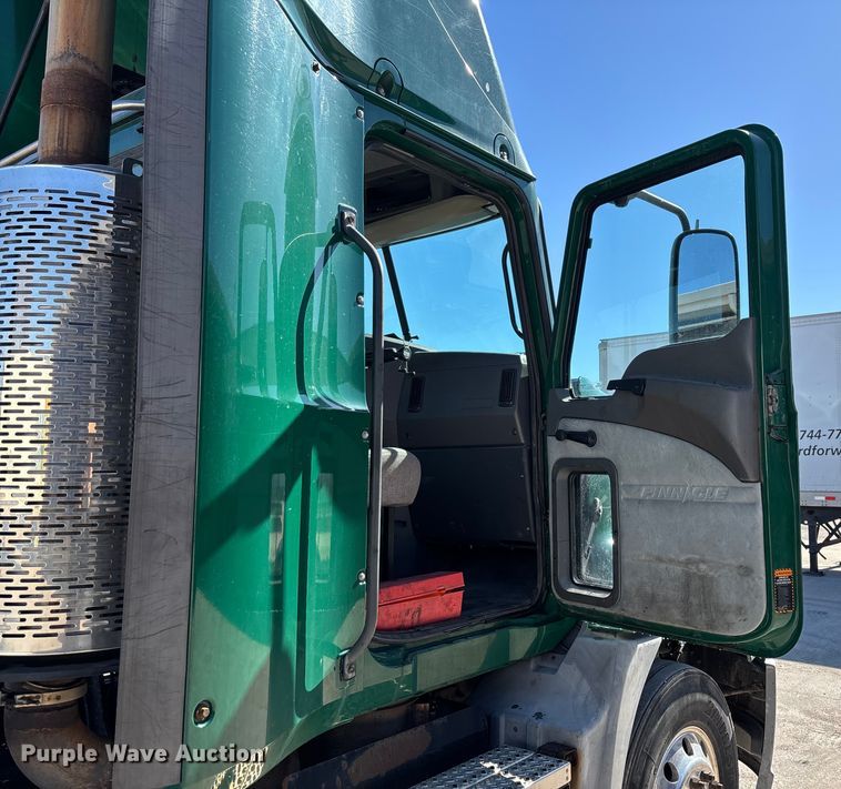 image for item FG1080 2016 Mack CXU613 semi truck