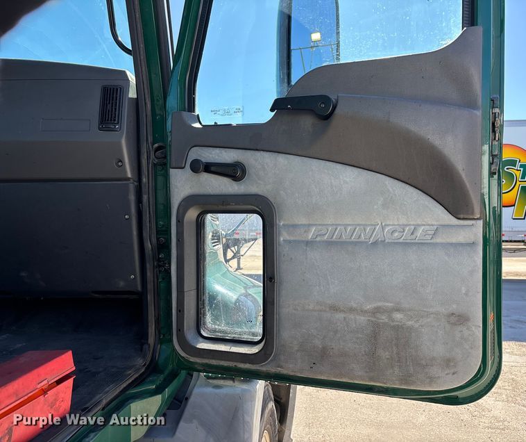 image for item FG1080 2016 Mack CXU613 semi truck