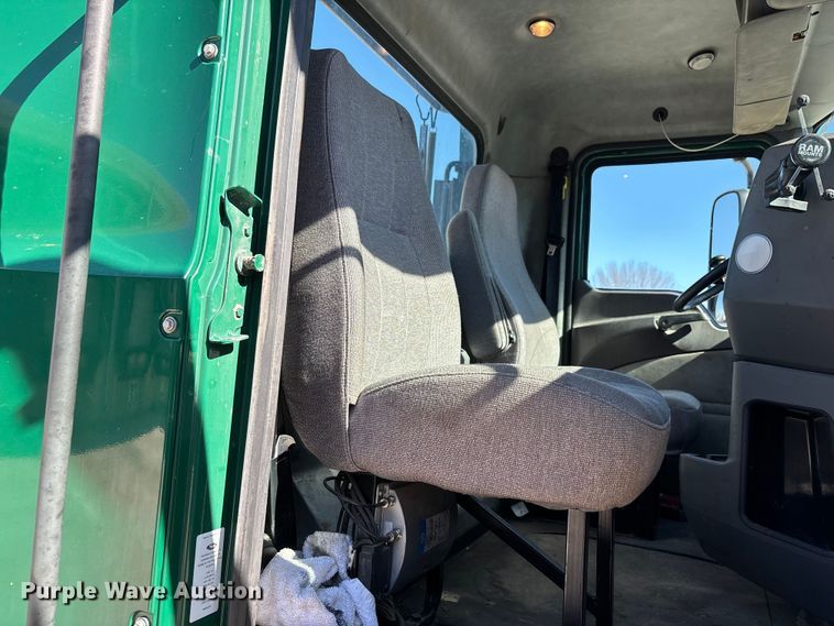 image for item FG1080 2016 Mack CXU613 semi truck