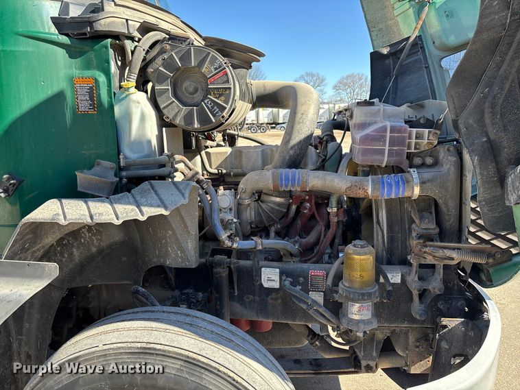 image for item FG1080 2016 Mack CXU613 semi truck