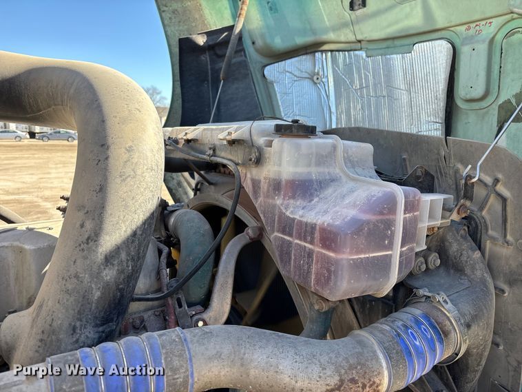 image for item FG1080 2016 Mack CXU613 semi truck