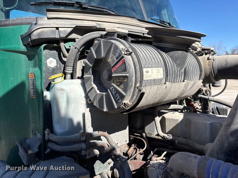 image for item FG1080 2016 Mack CXU613 semi truck