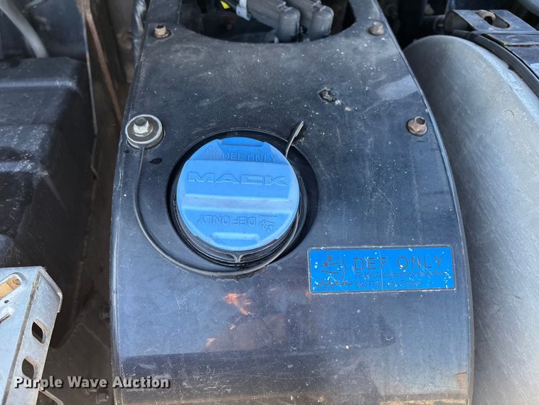 image for item FG1080 2016 Mack CXU613 semi truck