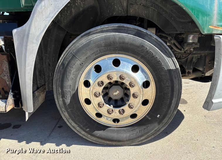 image for item FG1080 2016 Mack CXU613 semi truck