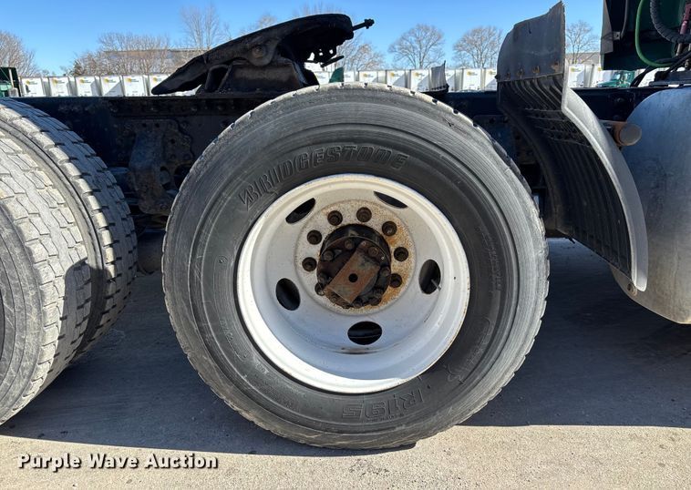 image for item FG1080 2016 Mack CXU613 semi truck