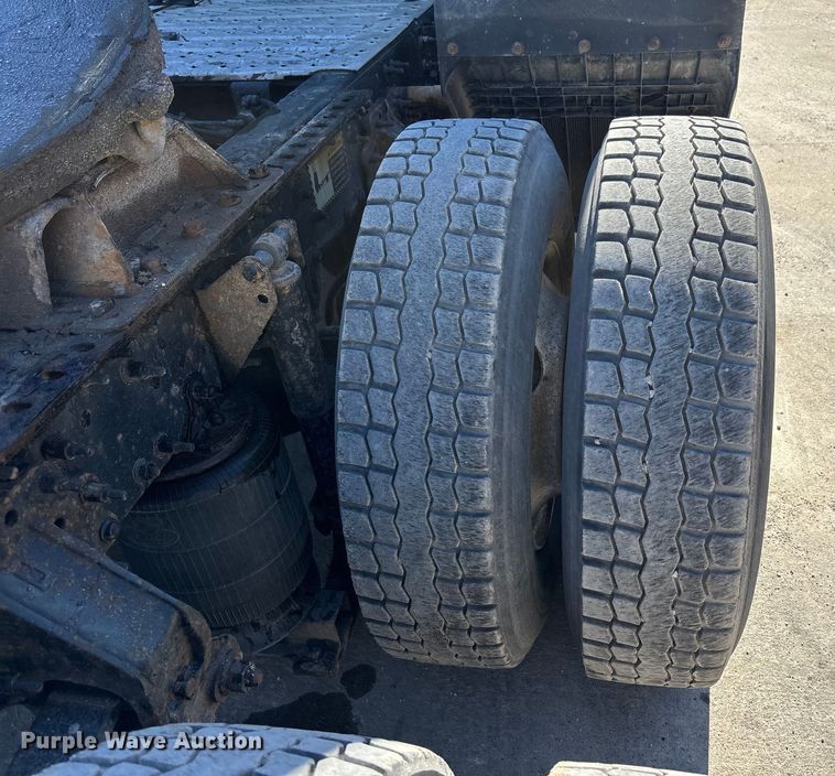 image for item FG1080 2016 Mack CXU613 semi truck