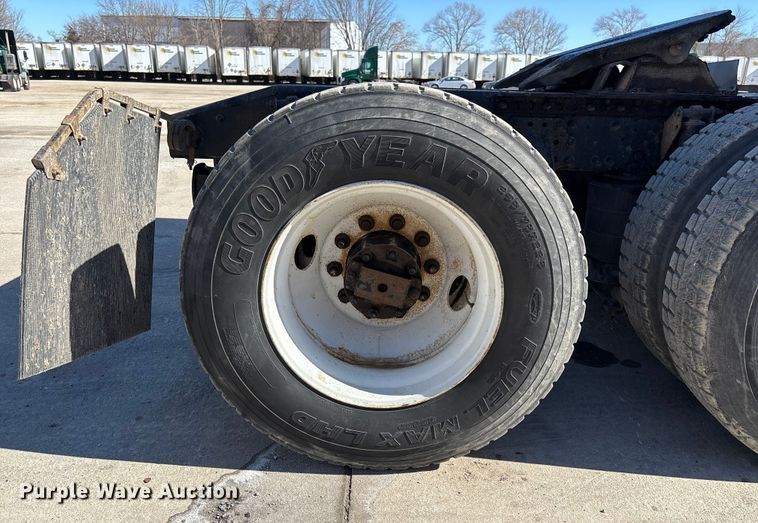 image for item FG1080 2016 Mack CXU613 semi truck