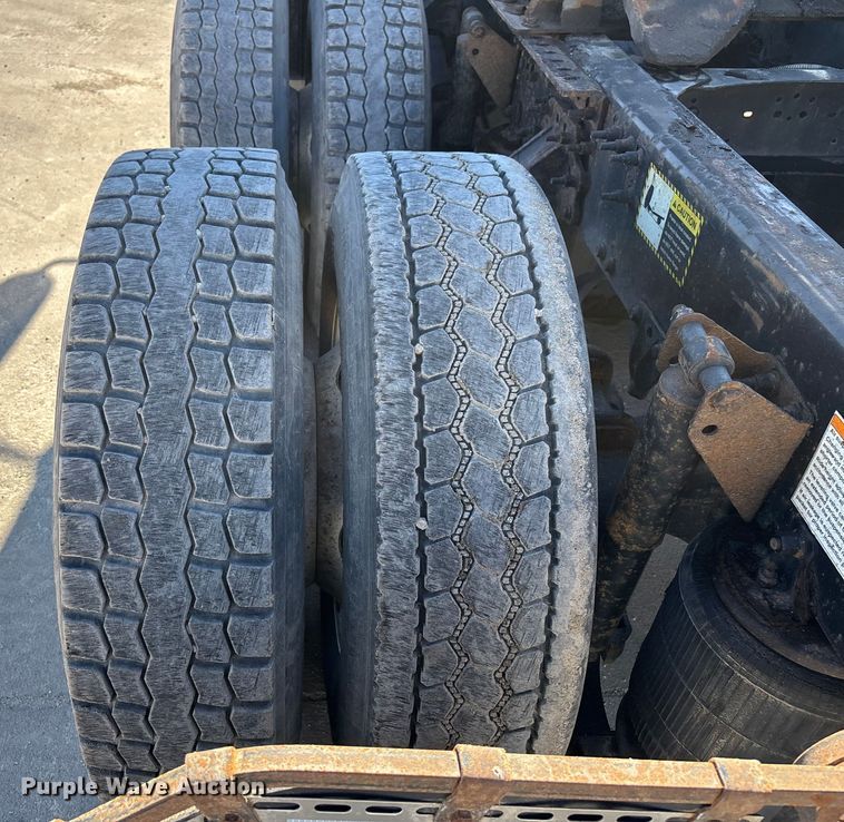 image for item FG1080 2016 Mack CXU613 semi truck