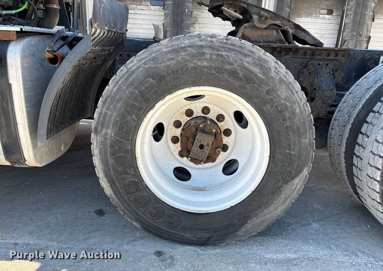 image for item FG1080 2016 Mack CXU613 semi truck