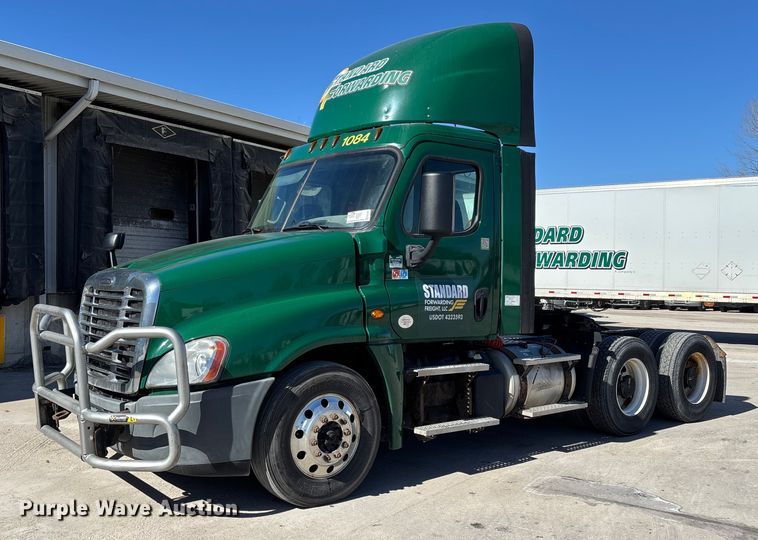 image for item FG1081 2017 Freightliner Cascadia 125 semi truck