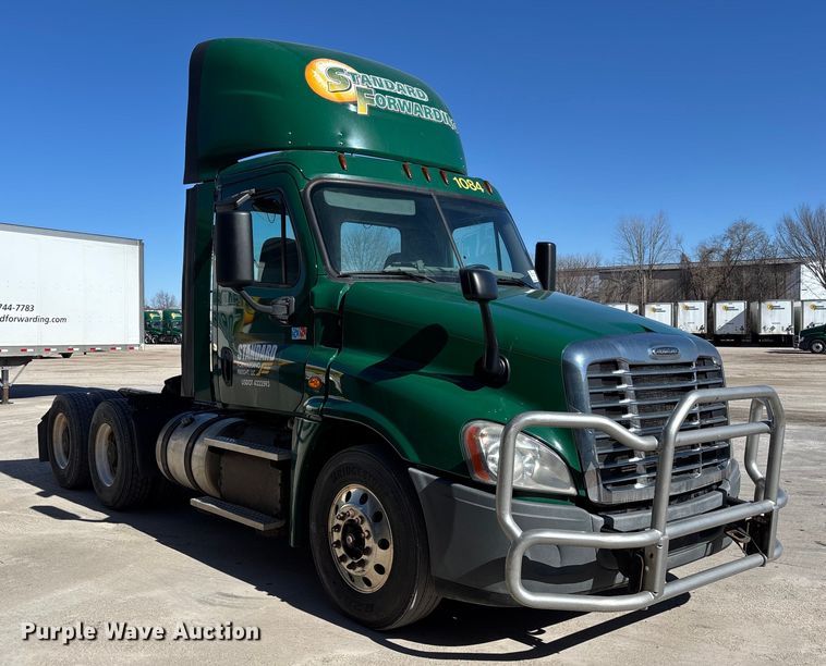 image for item FG1081 2017 Freightliner Cascadia 125 semi truck