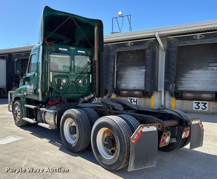image for item FG1081 2017 Freightliner Cascadia 125 semi truck