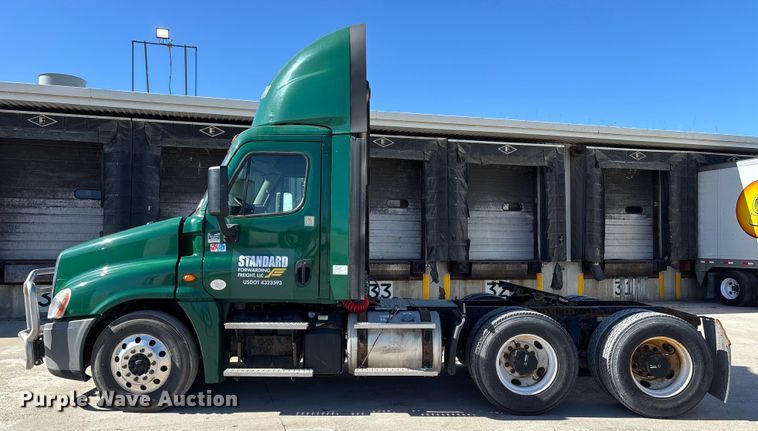 image for item FG1081 2017 Freightliner Cascadia 125 semi truck