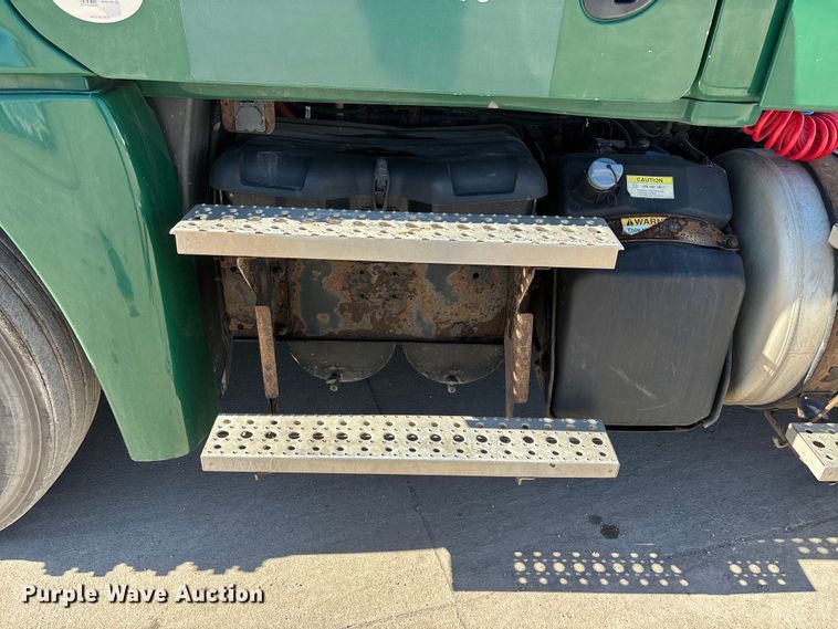 image for item FG1081 2017 Freightliner Cascadia 125 semi truck