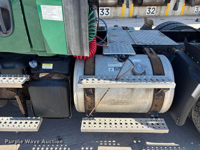 image for item FG1081 2017 Freightliner Cascadia 125 semi truck