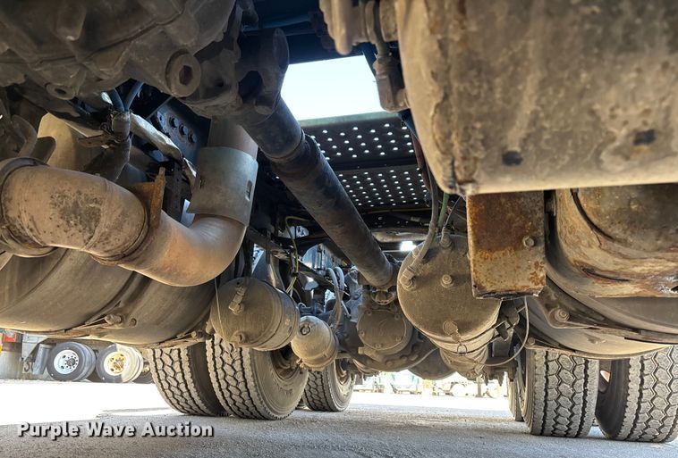 image for item FG1081 2017 Freightliner Cascadia 125 semi truck