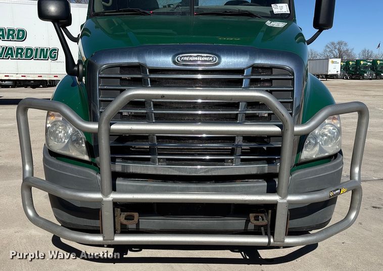 image for item FG1081 2017 Freightliner Cascadia 125 semi truck