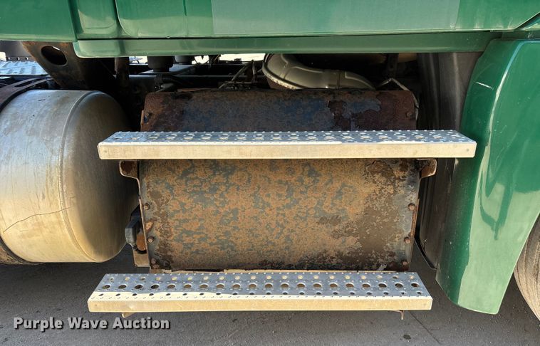 image for item FG1081 2017 Freightliner Cascadia 125 semi truck