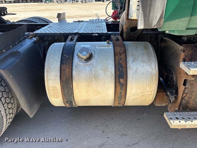 image for item FG1081 2017 Freightliner Cascadia 125 semi truck