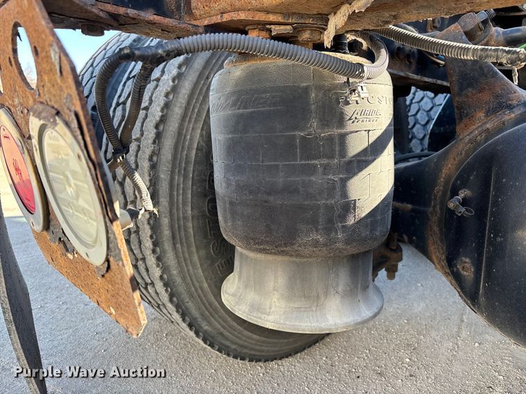 image for item FG1081 2017 Freightliner Cascadia 125 semi truck