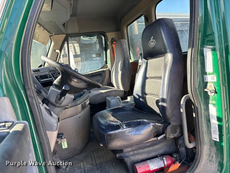 image for item FG1081 2017 Freightliner Cascadia 125 semi truck