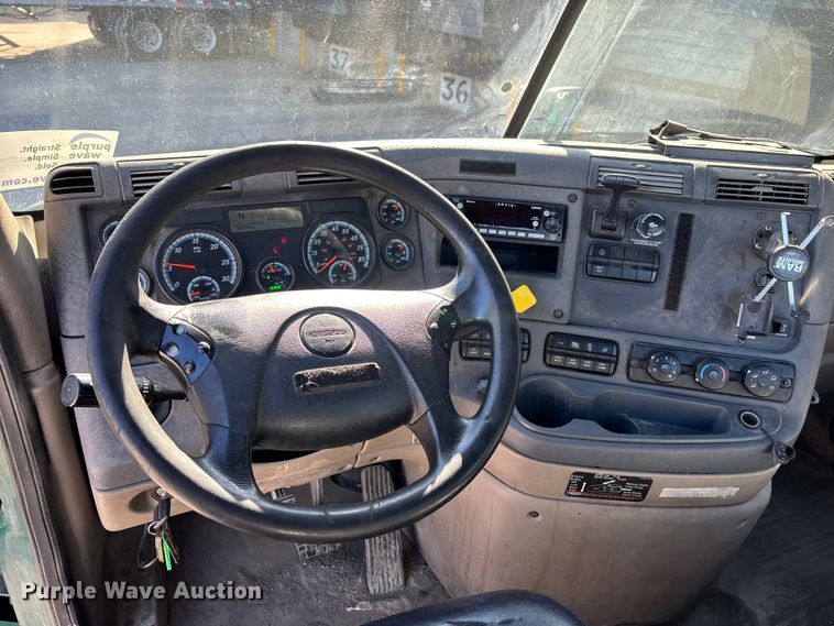 image for item FG1081 2017 Freightliner Cascadia 125 semi truck