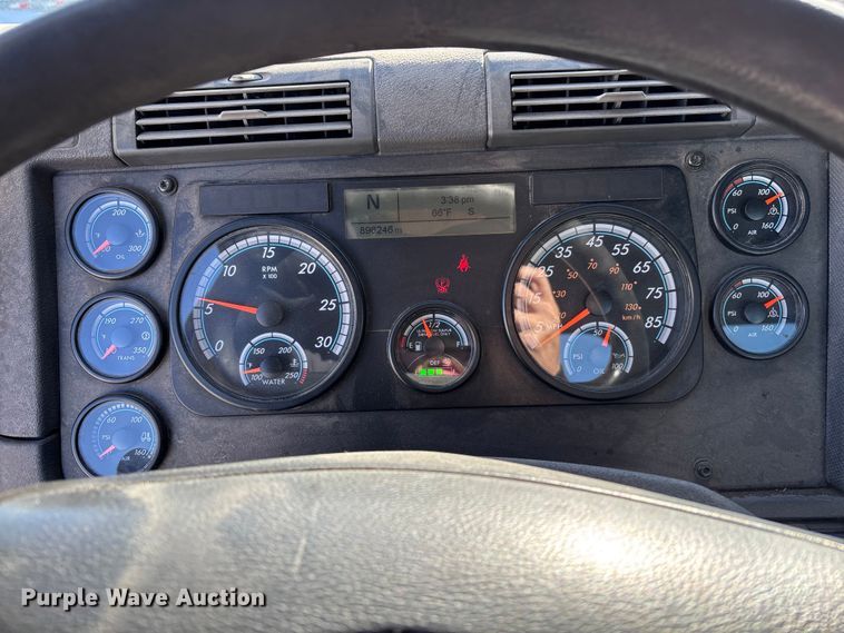 image for item FG1081 2017 Freightliner Cascadia 125 semi truck