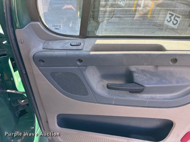 image for item FG1081 2017 Freightliner Cascadia 125 semi truck