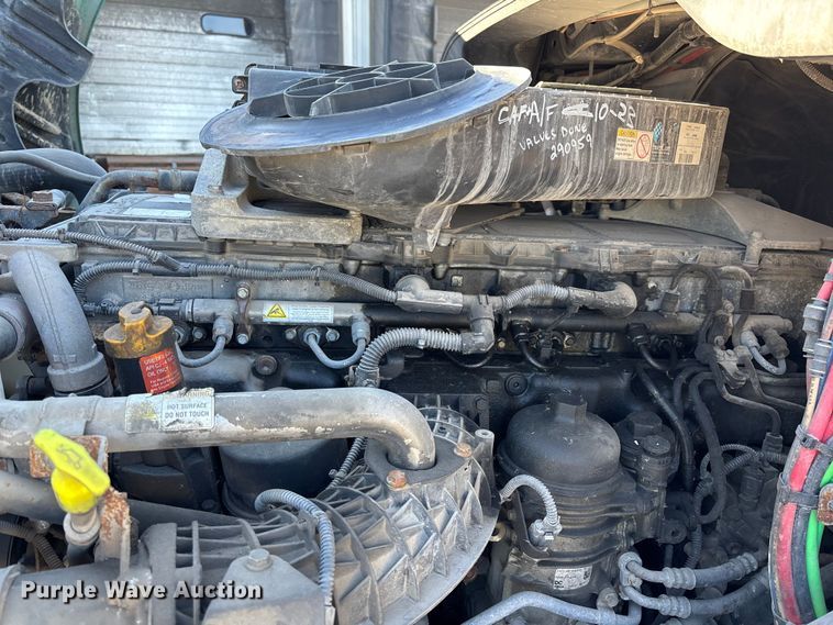 image for item FG1081 2017 Freightliner Cascadia 125 semi truck